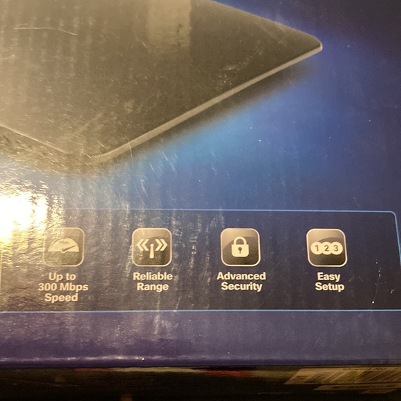 Linksys E900 wireless N300 Router - Picture 4 of 7